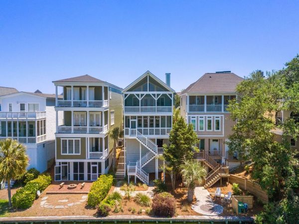 Wonderful Three Bedroom Home in Isle of Palms Sleeps 8