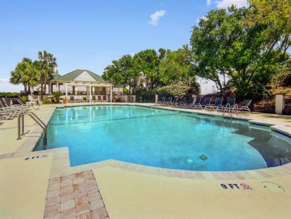 Wonderful Three Bedroom Home in Isle of Palms Sleeps 8