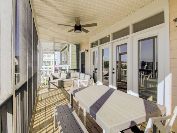 Wonderful Three Bedroom Home in Isle of Palms Sleeps 8