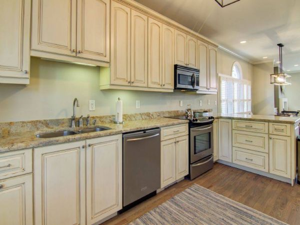 Wonderful Three Bedroom Home in Isle of Palms Sleeps 8