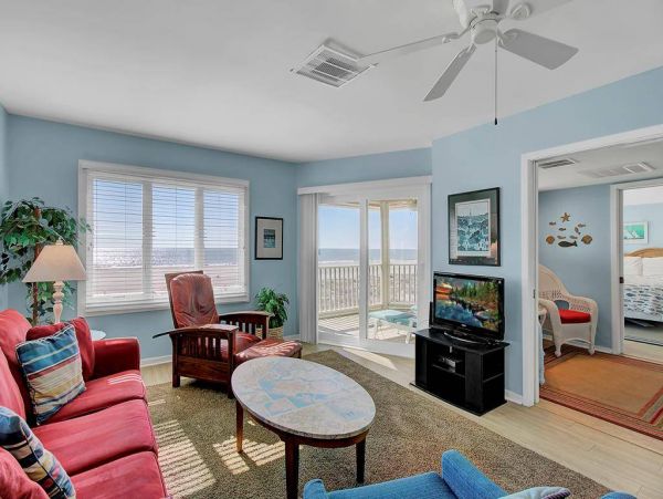 Isle of Palms Vacation Condo One Bedroom On Beach