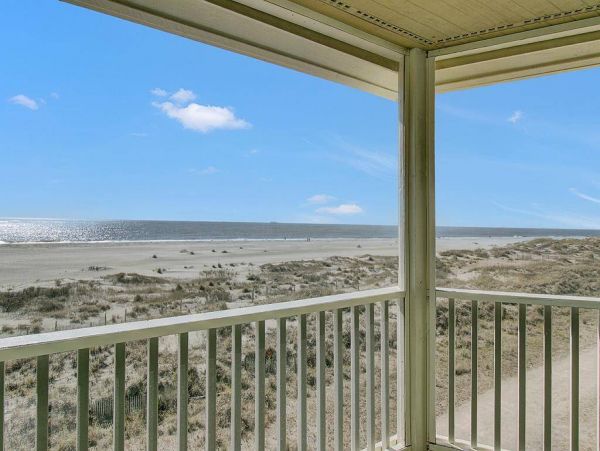 Isle of Palms Vacation Condo One Bedroom On Beach