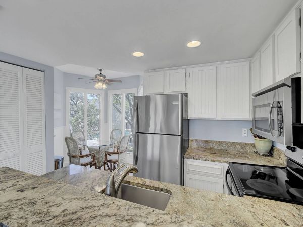 Isle of Palms Vacation Condo One Bedroom On Beach