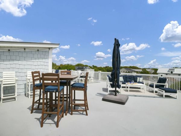 Great House in Isle of Palms Short Walk to Beach