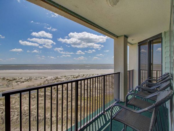 Amazing Ocean Front Condo Sleeps 10 Guests