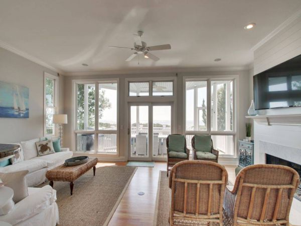 Amazing Four Bedroom Oceanfront Home Sleeps 8