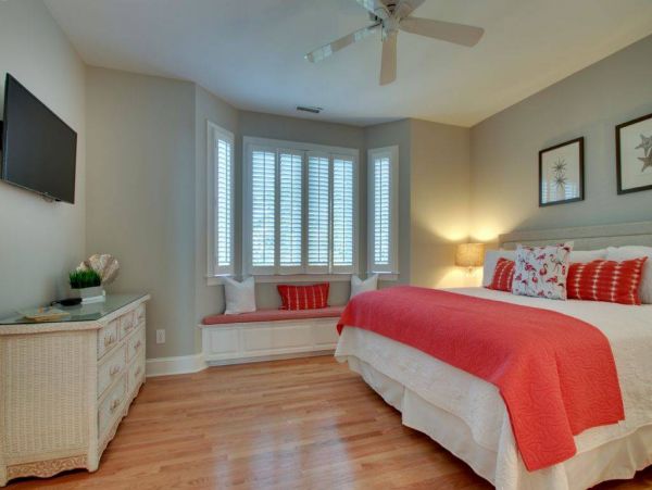 Amazing Four Bedroom Oceanfront Home Sleeps 8