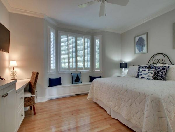 Amazing Four Bedroom Oceanfront Home Sleeps 8