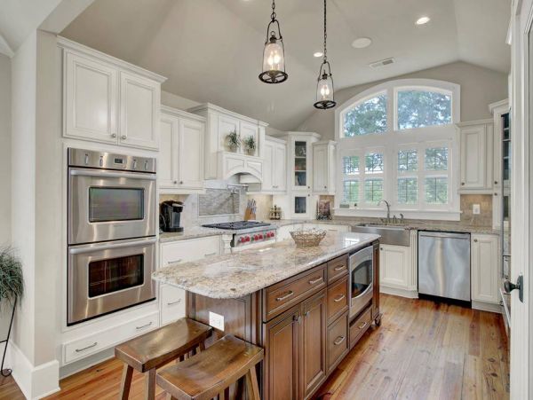Luxurious Beach House in The Isle of Palms Five Bedroom