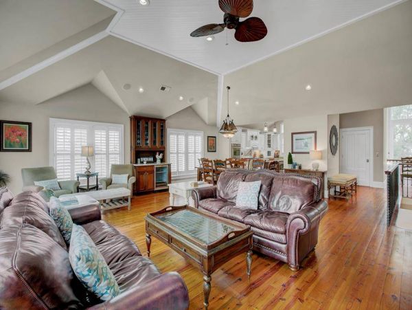 Luxurious Beach House in The Isle of Palms Five Bedroom