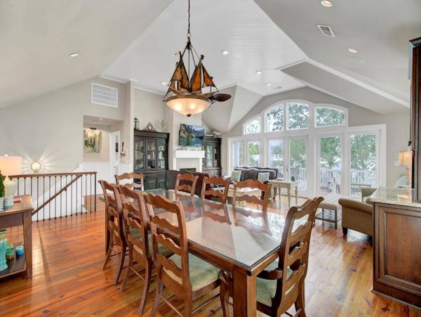 Luxurious Beach House in The Isle of Palms Five Bedroom