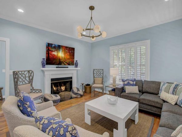 Beautiful 3 Bedroom Home with Rooftop Deck & Ocean Views