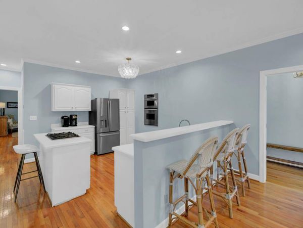 Beautiful 3 Bedroom Home with Rooftop Deck & Ocean Views