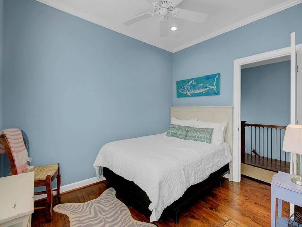 Beautiful 3 Bedroom Home with Rooftop Deck & Ocean Views