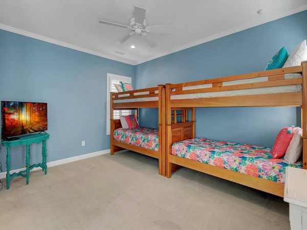 Beautiful 3 Bedroom Home with Rooftop Deck & Ocean Views