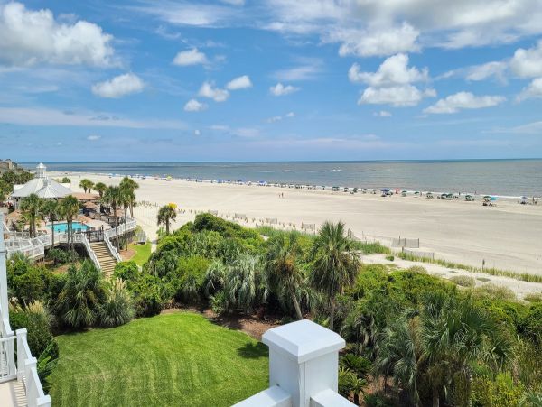 Beautiful 3 Bedroom Home with Rooftop Deck & Ocean Views
