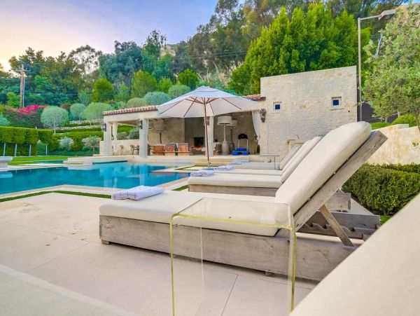 Luxurious Manor in Malibu