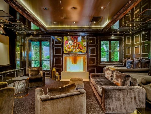 Luxurious Manor in Malibu