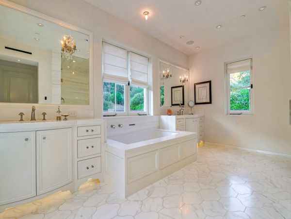 Luxurious Manor in Malibu