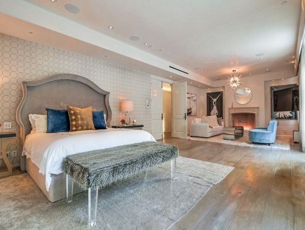 Luxurious Manor in Malibu