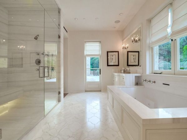 Luxurious Manor in Malibu