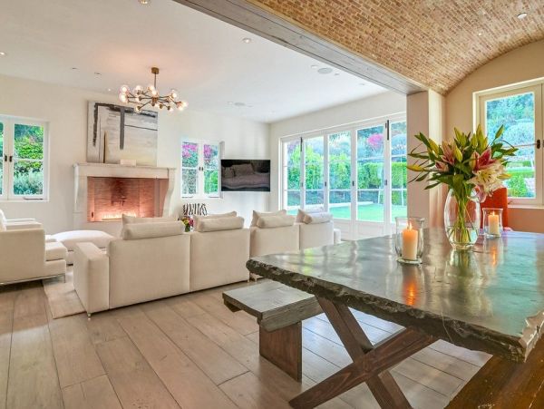Luxurious Manor in Malibu