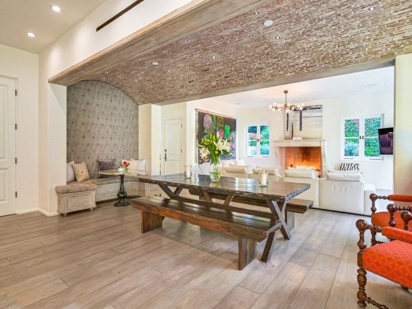 Luxurious Manor in Malibu