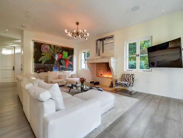 Luxurious Manor in Malibu