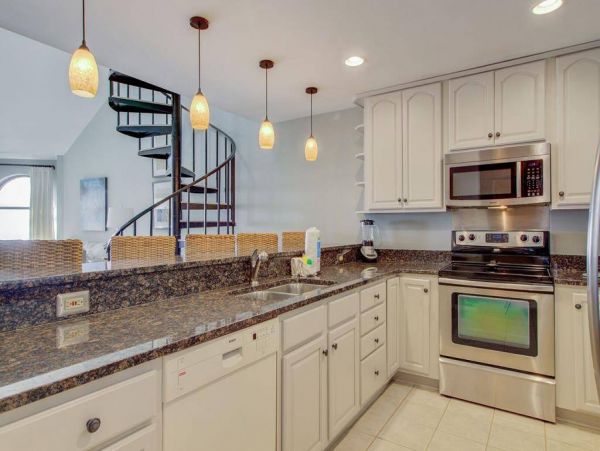 Stunning 3 Bedroom Condo Located on the Beach