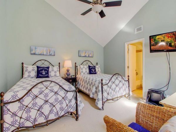 Stunning 3 Bedroom Condo Located on the Beach