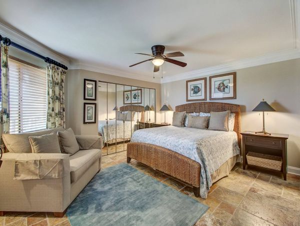 Gorgeous 3 Bedroom Condo with Ocean Views Sleeps 8