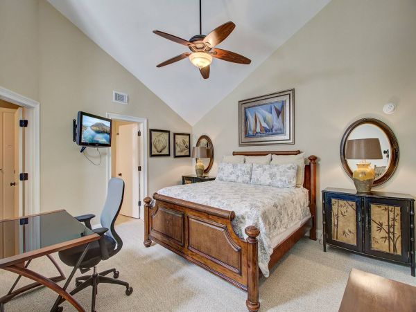 Gorgeous 3 Bedroom Condo with Ocean Views Sleeps 8