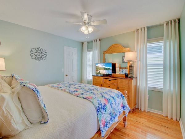 Isle Of Palms Home 1015800