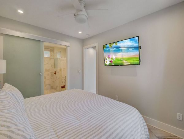 Isle of Palms Dream Vacation Home with Pool & Spa Sleeps 16 Guests