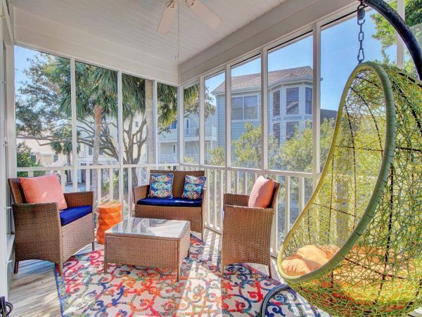 Cozy 4 Bedroom Home Walk to Beach