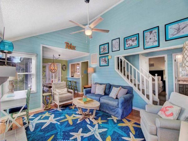 Cozy 4 Bedroom Home Walk to Beach