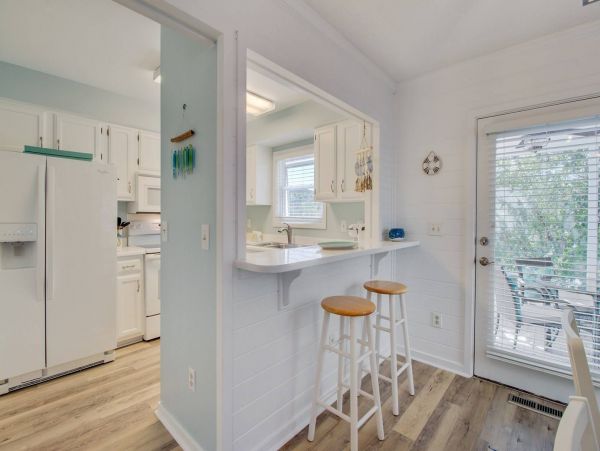 Isle of Palms Vacation Home 3 Bedroom Sleeps 10