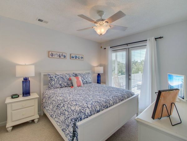 Isle of Palms Vacation Home 3 Bedroom Sleeps 10