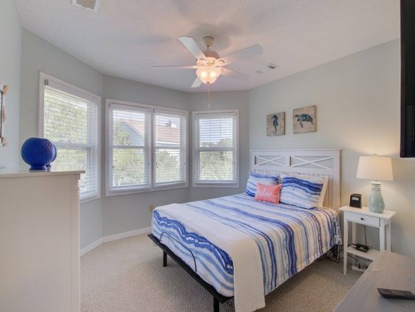 Isle of Palms Vacation Home 3 Bedroom Sleeps 10