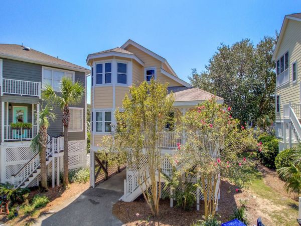 Isle of Palms Vacation Home 3 Bedroom Sleeps 10