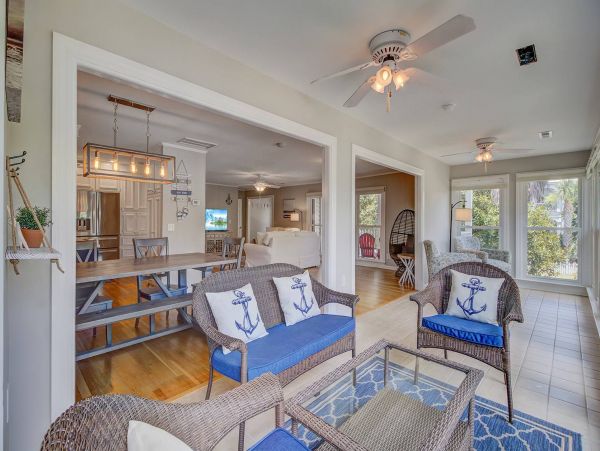 New pool Luxury Home One Block To Beach