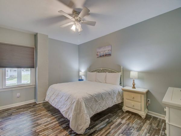 New pool Luxury Home One Block To Beach
