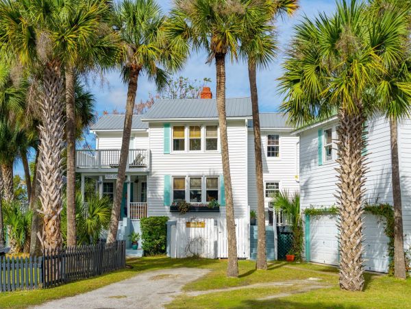 Isle of Palms Historic Beach Home with 5 Bedroom