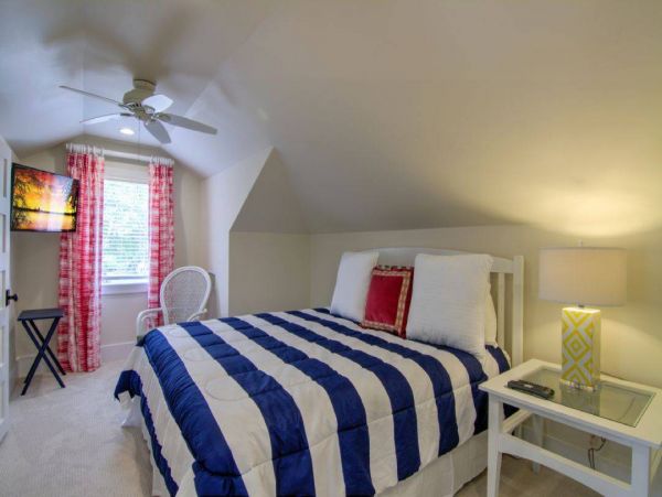 Isle of Palms Rental Sleeps 9 Guests with Pool