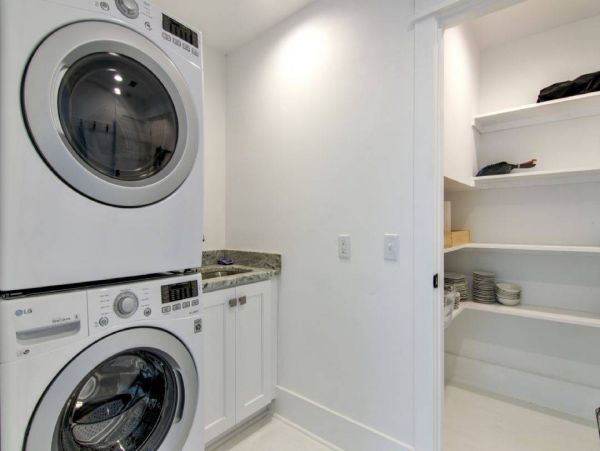 Isle of Palms Rental Sleeps 9 Guests with Pool