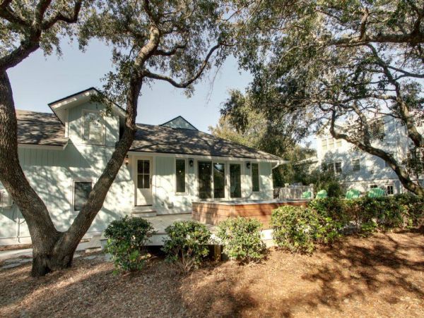 Isle of Palms Rental Sleeps 9 Guests with Pool