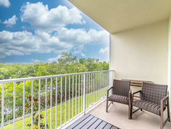 St. Petersburg Condo 1015904
