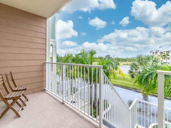 St. Petersburg Condo 1015904