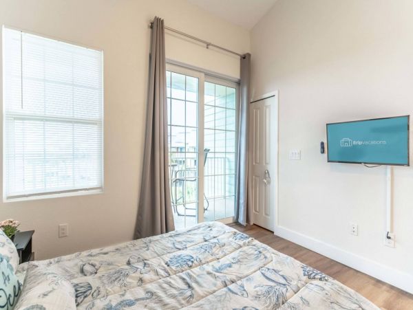 St. Petersburg Condo 1015904