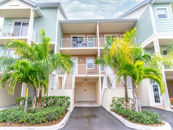 St. Petersburg Condo 1015904